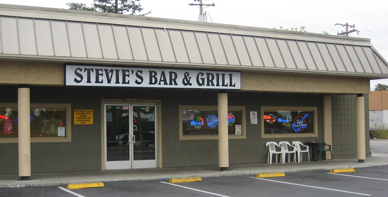 Stevies-Bar-Grill